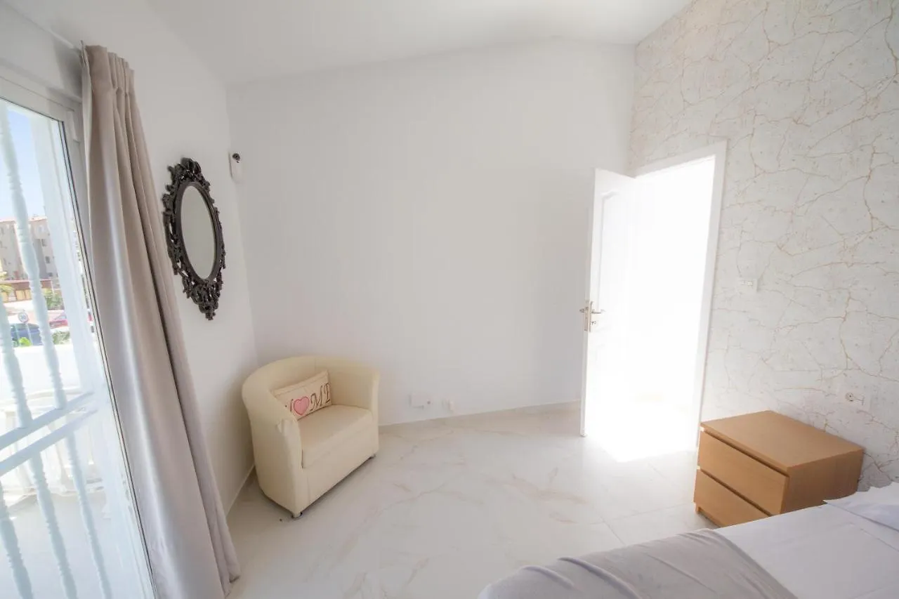 Green Point 3 Bed Holiday House Arona  Сasa de vacaciones