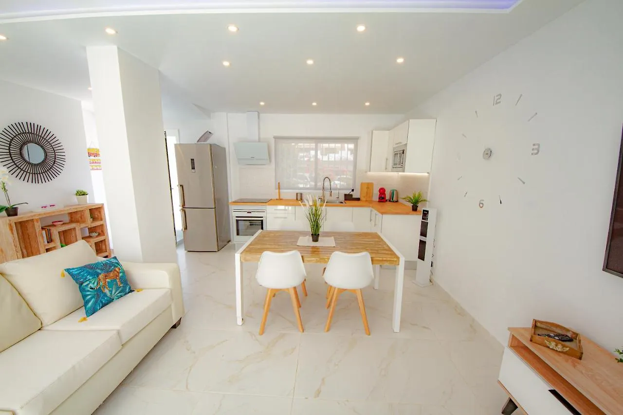 Сasa de vacaciones Green Point 3 Bed Holiday House Arona